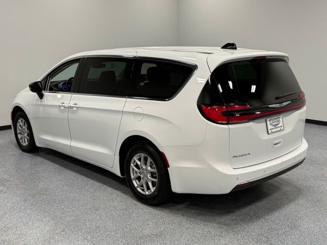 Used 2024 White Chrysler Touring L image 6