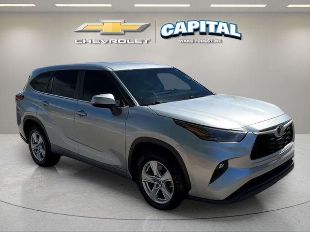 Used 2023 Silver Toyota LE image 7
