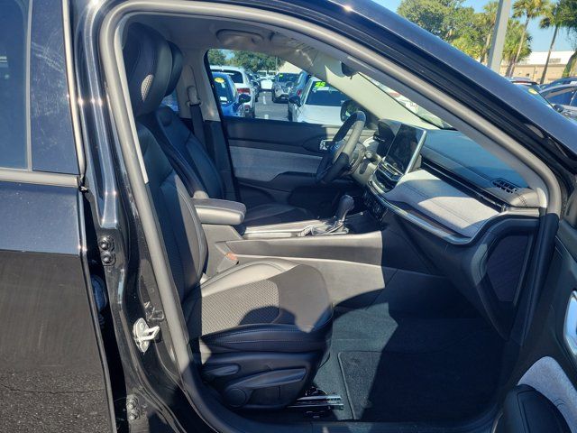 Used 2022 Black Jeep Latitude image 10