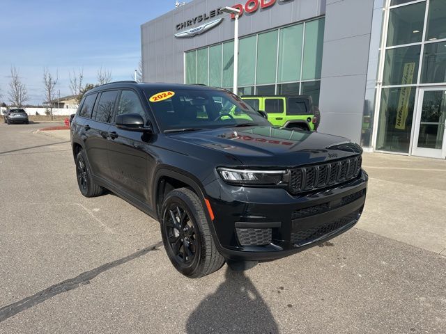 2024 Jeep Grand Cherokee L Altitude - Diamond Black Crystal Pearlcoat exterior view 3