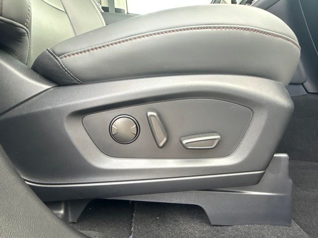 2025 Ford Explorer Active:B02485