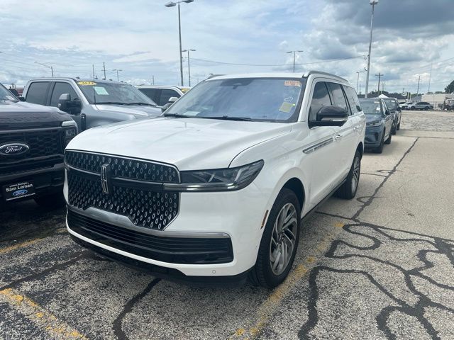 White Metallic 2025 Lincoln Navigator SUV / Crossover Four-Wheel Drive Automatic