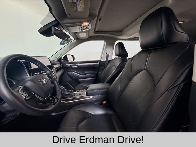 Used 2021 Toyota Highlander SUV