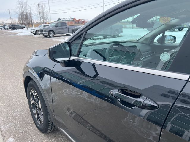 2024 Kia Sportage LX - Fusion Black exterior view 14