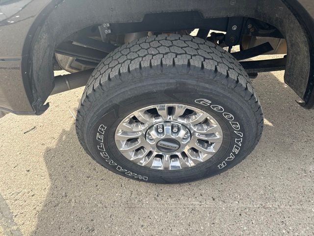 2022 Black Metallic Ford Super Duty F-250 SRW XLT 4X4 Truck