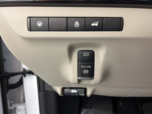 2025 Everest White Pearl Tricoat Nissan Murano SL AWD SUV