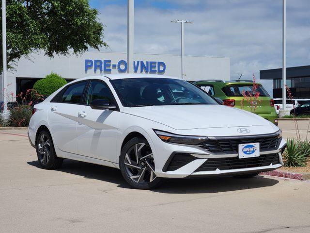 Serenity White 2025 Hyundai Elantra SEL Sport FWD Sedan Front-Wheel Drive Continuously Variable Transmission