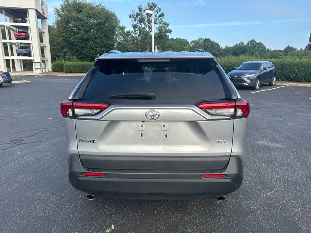 2025 Toyota RAV4 XLE - Photo 5