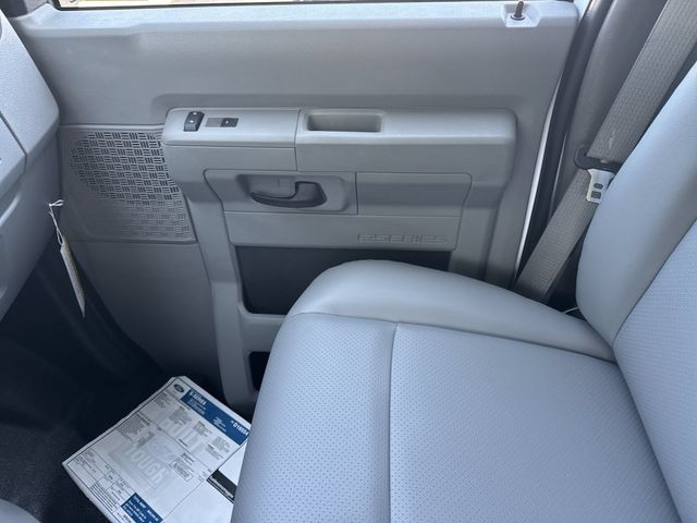 New 2027 White Ford 16FT BOX/LIFTGATE image 27