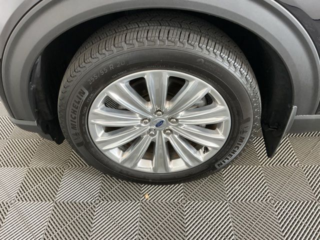 Certified Used 2022 Black Ford Limited image 37
