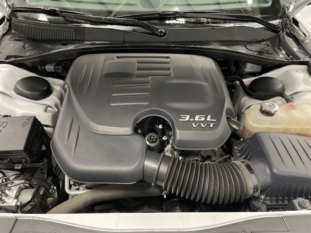 2023 Chrysler 300 Touring photo
