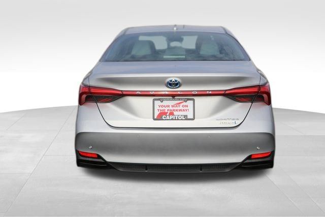 2022 Toyota Avalon Hybrid Limited 23