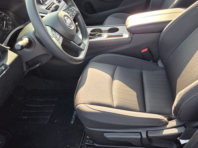 Used 2025 Nissan Altima Sedan
