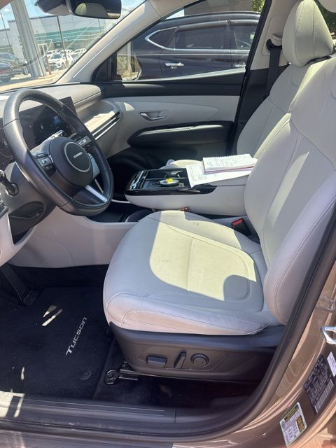 Used 2025 Beige Hyundai SEL Convenience image 12