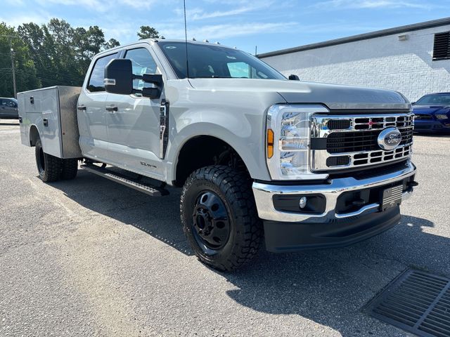 New 2025 Avalanche Ford F-350® XLT image 3