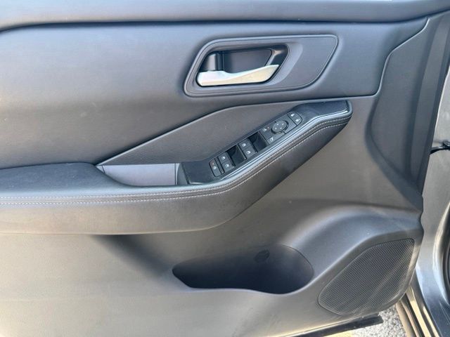 2025 Nissan Rogue SV - Photo 18