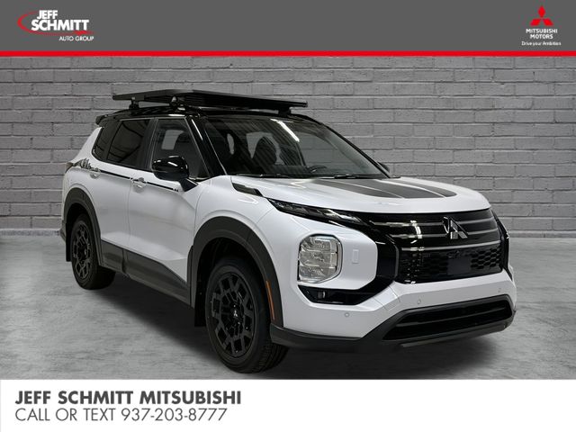 White Diamond/Black Roof 2026 Mitsubishi Outlander SUV / Crossover All-Wheel Drive Continuously Variable Transmission
