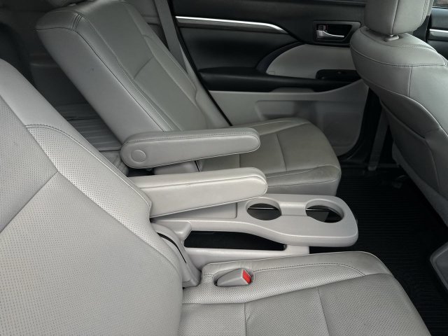 Used 2018 Toyota Highlander Hybrid SUV