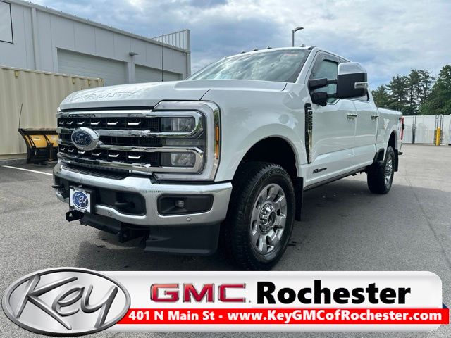 Oxford White 2025 Ford F-250 Super Duty Lariat Crew Cab 4WD Pickup Truck Four-Wheel Drive Automatic