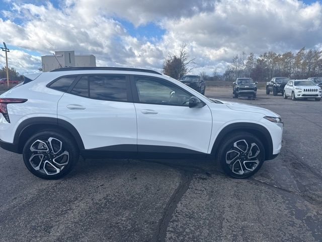 Summit White 2026 Chevrolet Trax SUV / Crossover Front-Wheel Drive 6-Speed Automatic