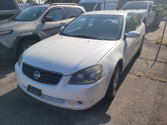 Satin White Pearl 2005 Nissan Altima Sedan Front-Wheel Drive 4-Speed Automatic Overdrive