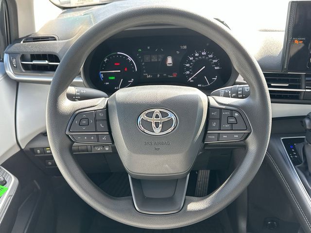 2025 Toyota Sienna LE 8