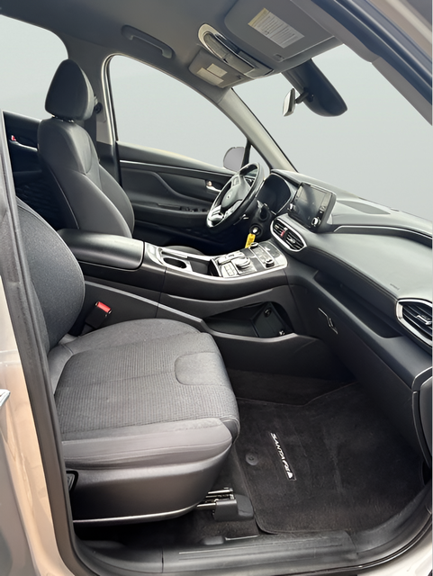 View vehicle photo 7