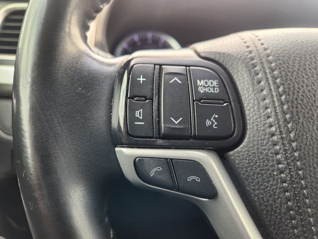 2019 Toyota Highlander XLE White at Legacy Ford