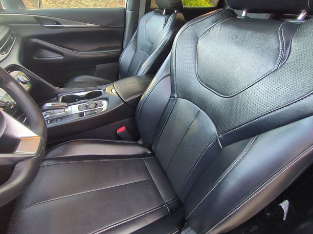 Used 2023 White INFINITI LUXE image 27