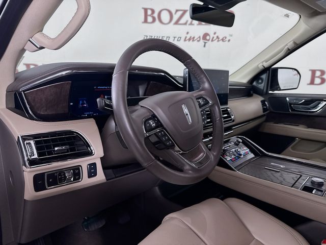 2024 Ceramic Pearl Metallic Tri-Coat Lincoln Navigator Premiere 4X4 SUV