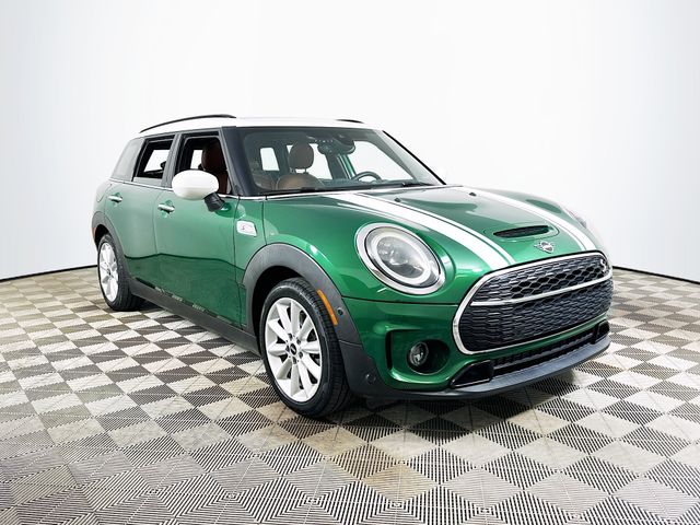 2023 MINI Cooper Clubman Verde (British Racing Green) Vagón Tracción delantera Automática