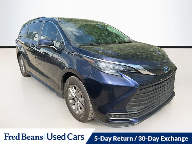 Gray 2024 Toyota Sienna LE 8-Passenger AWD Minivan All-Wheel Drive Continuously Variable Transmission