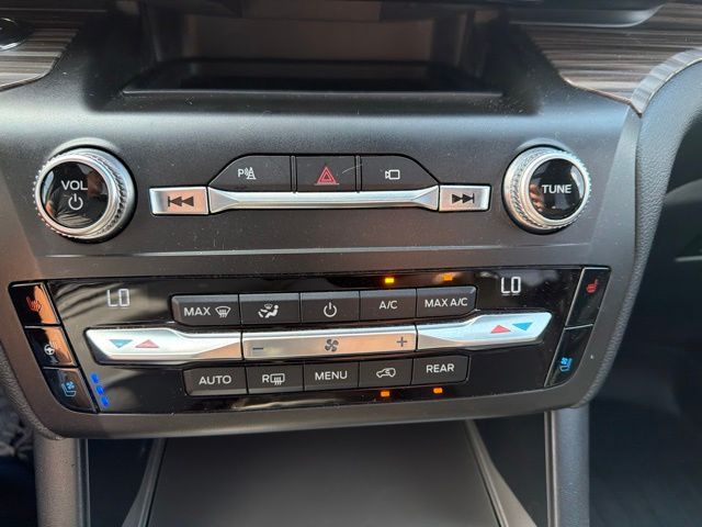 Used 2020 White Ford Limited image 23