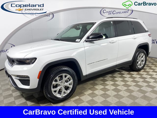 Bright White Clearcoat 2023 Jeep Grand Cherokee SUV / Crossover Four-Wheel Drive 8-Speed Automatic