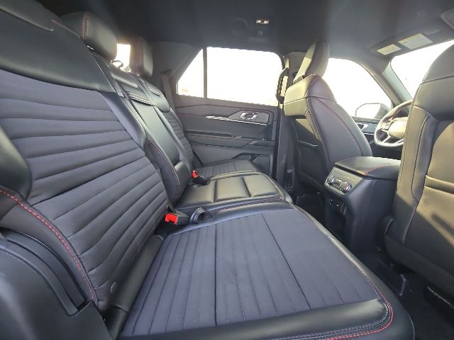 2025 Ford Explorer ST-Line:B02322