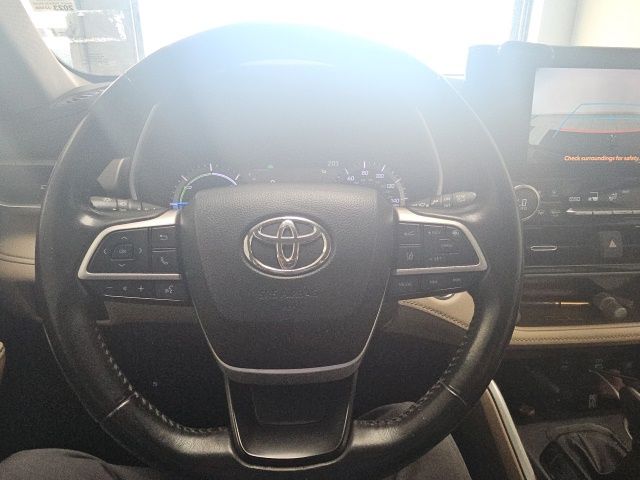 2023 Toyota Highlander Hybrid XLE  at Toyota of Victoria