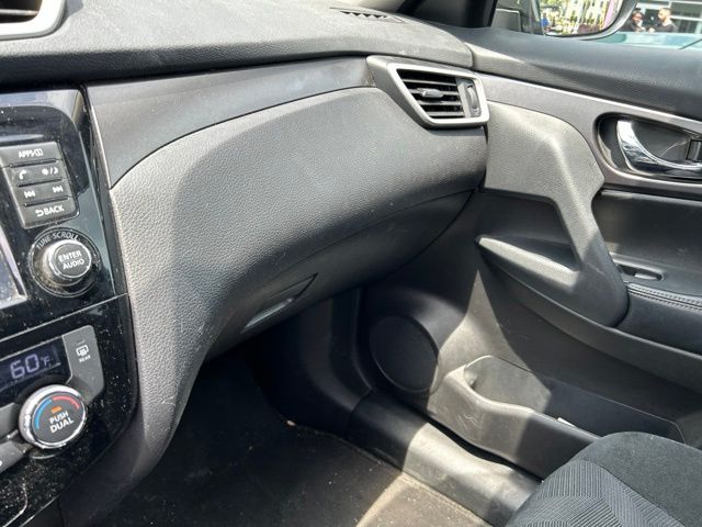 Used 2016 Gray Nissan SV image 23