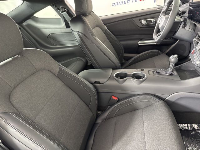 2025 Oxford White Ford Mustang EcoBoost RWD Coupe