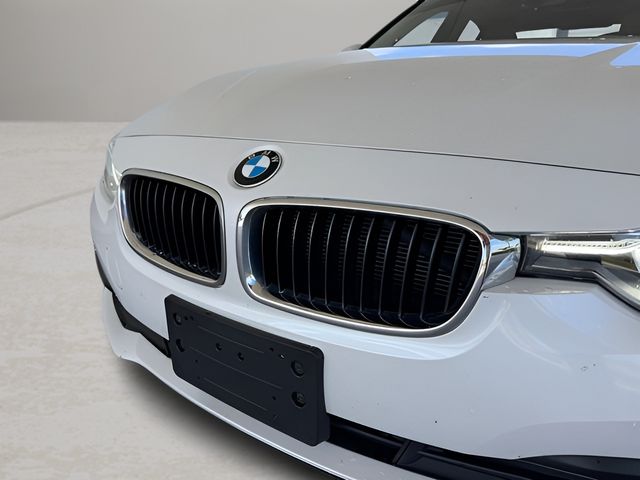 Used 2018 BMW 3 Series 320i with VIN WBA8E1G59JNU93304 for sale in D'Iberville, MS