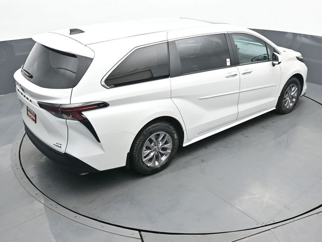 2024 Toyota Sienna XLE 43