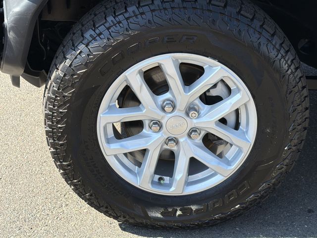 Used 2023 Silver Jeep Sport S image 16