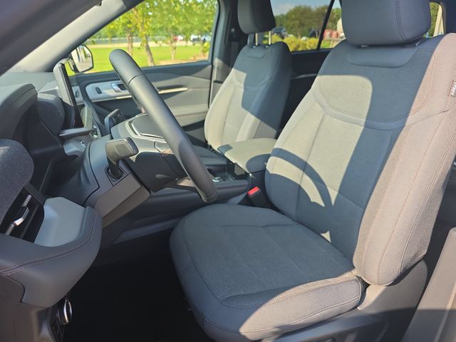 New 2027 Gray Ford 4DR RWD ACTIVE image 17