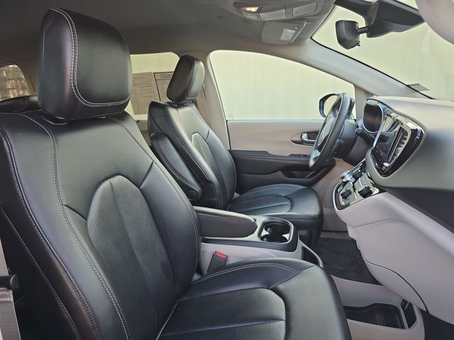 Used 2024 Chrysler Pacifica Van