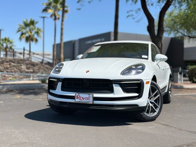 White 2025 Porsche Macan AWD SUV / Crossover All-Wheel Drive 7-Speed Automatic