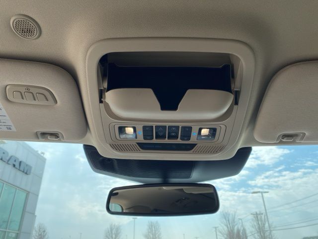 2020 Ford Explorer Limited - White Metallic exterior view 16