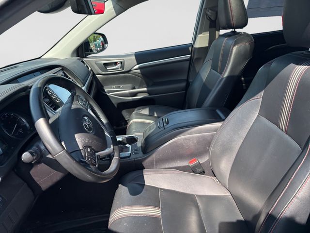 2019 Toyota Highlander SE - Celestial Silver Metallic exterior view 10