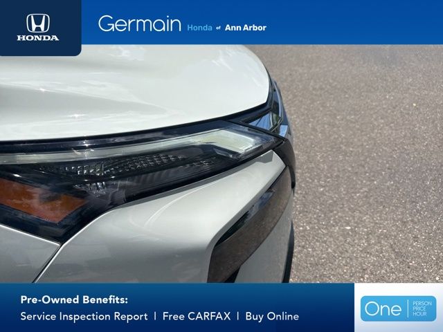 Used 2024 Glacier White Nissan S image 4