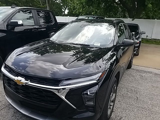 Used 2025 Chevrolet Trax SUV