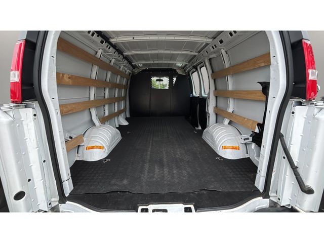 Used 2024 White GMC Work Van image 31