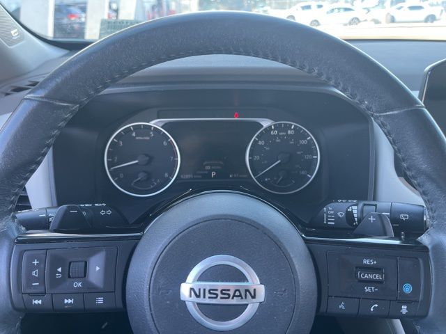 Used 2021 White Nissan SL image 12